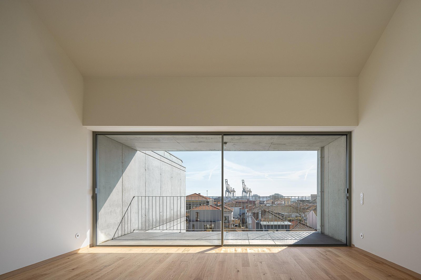 Hintze Ribeiro Residential Building