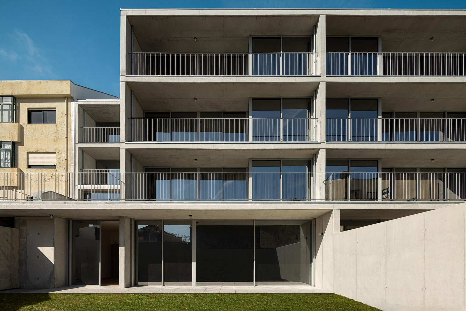 Hintze Ribeiro Residential Building