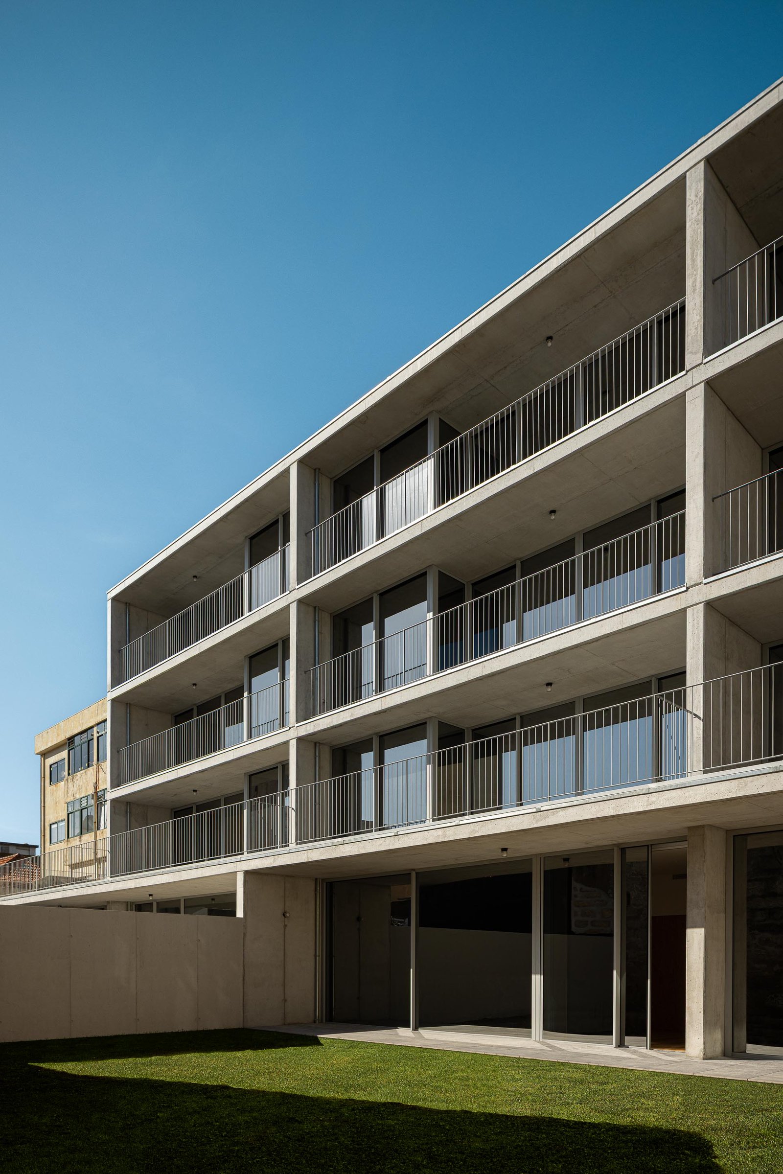 Hintze Ribeiro Residential Building